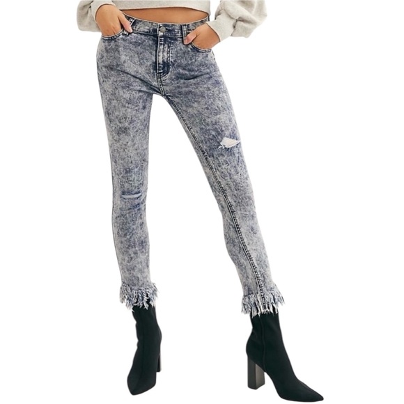 Free People Denim - FREE PEOPLE FRAYED RAW HEM ACID WASH Women's Distressed Blue Jeans 30